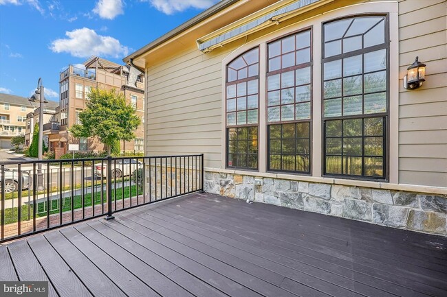 Building Photo - 448 Salk Cir