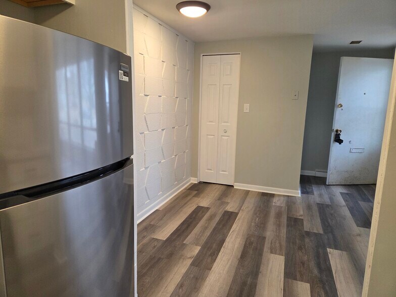 Building Photo - 763 Douglas St