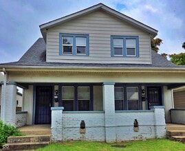 Building Photo - 1339 W Lee St