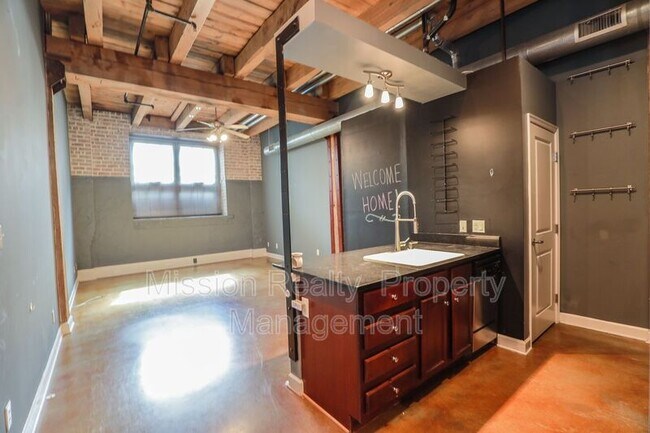 Building Photo - 815 Porter St