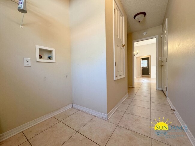 Building Photo - Cul-de-Sac Charm: Beautiful 4 Bedroom Home in Mary Esther Near Beaches and Bases!