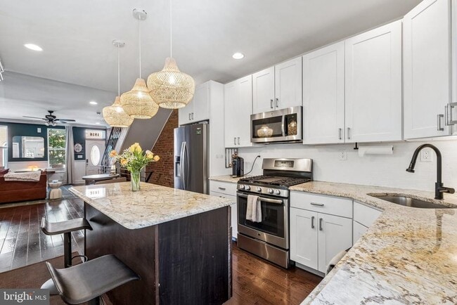 Building Photo - 1816 Dickinson St