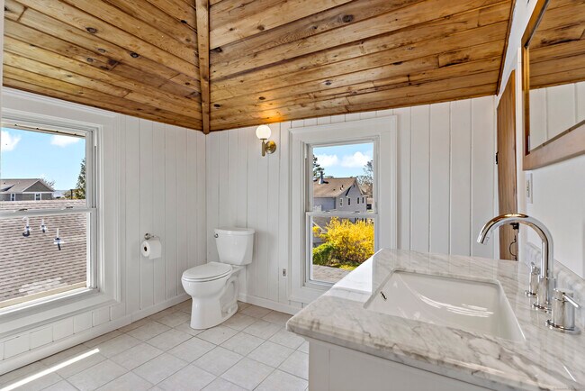 Building Photo - 14 2nd Ave