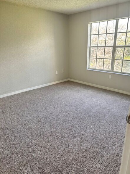 Building Photo - 4200 Summer Landing Dr