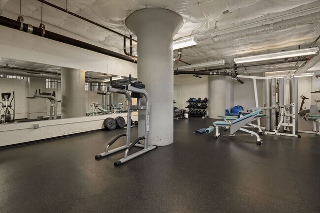 Building Photo - Stunning Pearl Loft with Washer/Dryer in Unit & Secure Parking