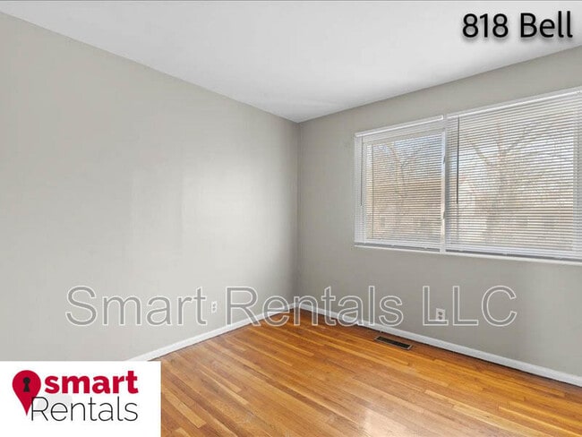 Building Photo - 818 Bell Ave