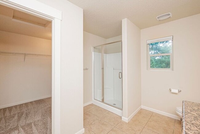 Building Photo - 14170 NE Flanders Ct