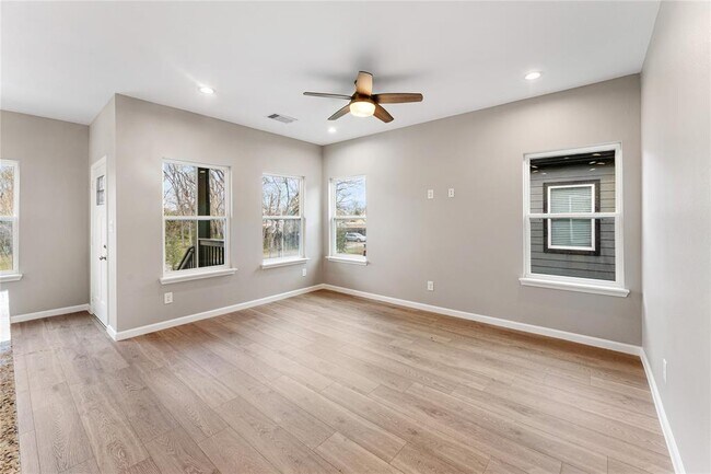 Building Photo - 5221 Groveton St