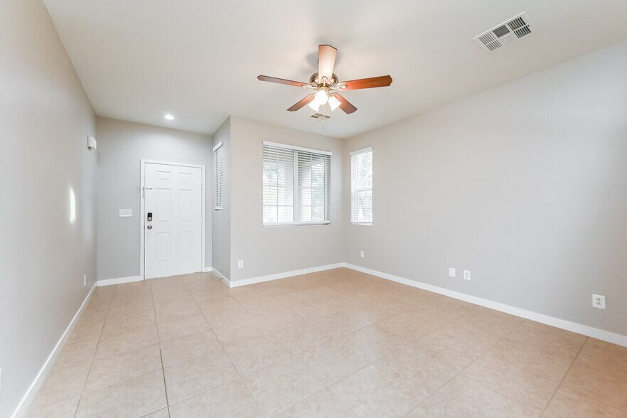 Building Photo - 10111 Deep Glen St