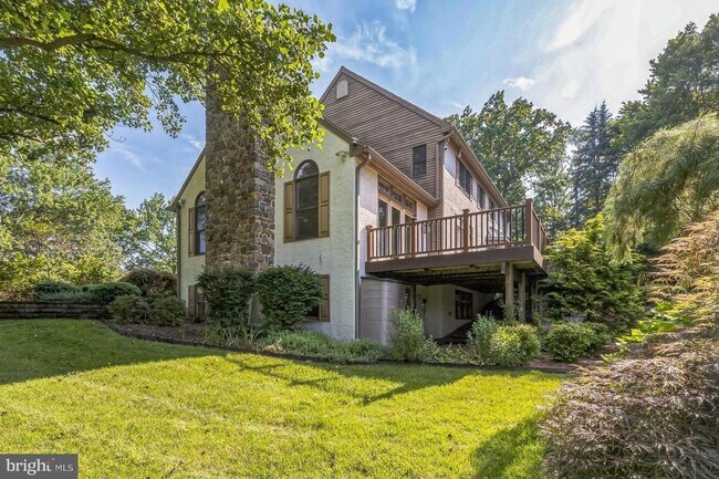 Building Photo - For Rent! Large 5-Bedroom, 3.5-Bath Home with Scenic Views