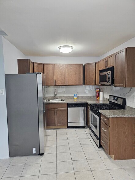 Building Photo - 228 Duncan Ave