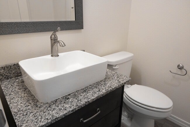 Building Photo - NEW LUXURY 2 BED 2 BATH 1 CAR GARAGE DUPLEX
