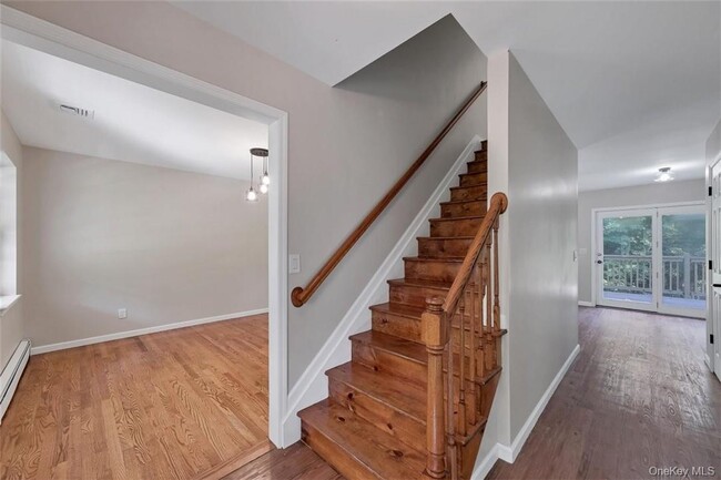 Building Photo - 5 Fairview Ln