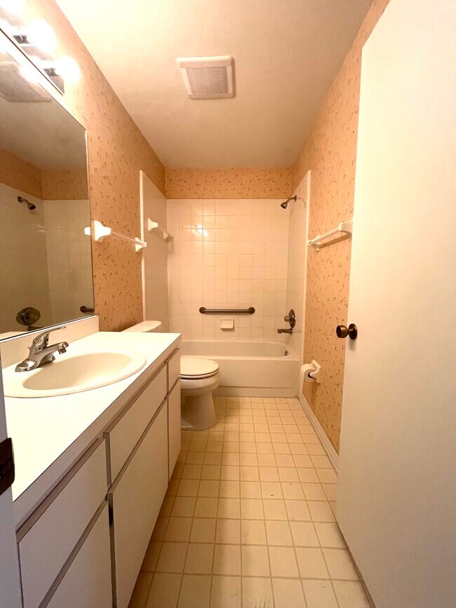 Building Photo - 4118 NW 62nd Ave