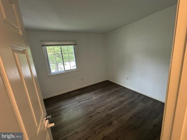 Building Photo - 13299 Nassau Dr