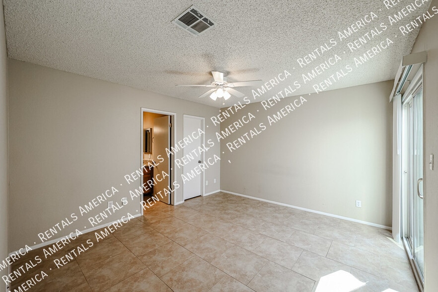 Building Photo - 10815 W Northern Ave