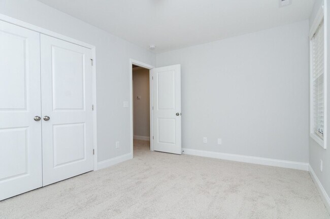 Building Photo - 1575 Grey Cliff Run