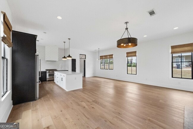 Building Photo - 98 Middle St