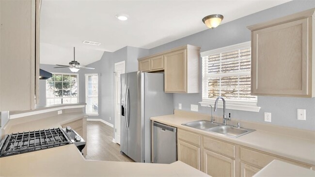 Building Photo - 4911 Edenbourgh Ln