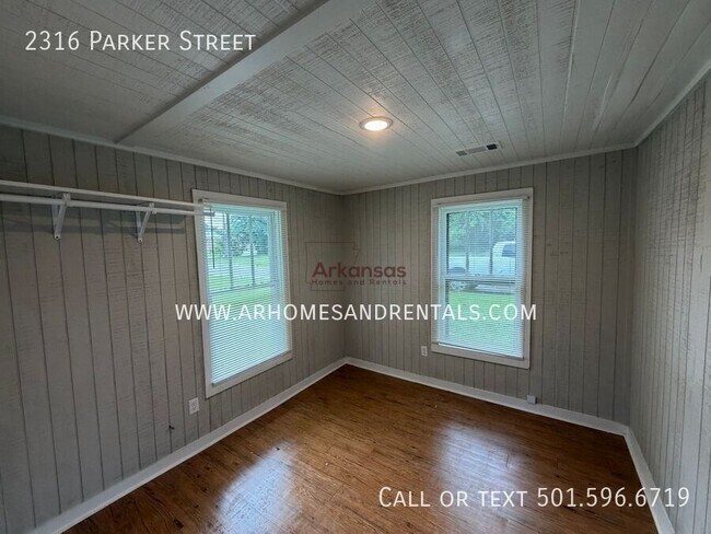 Building Photo - 2316 Parker St