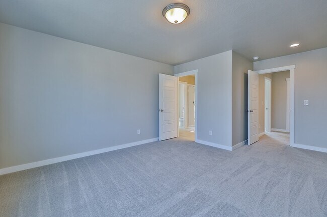 Building Photo - 1062 W Osprey Dr