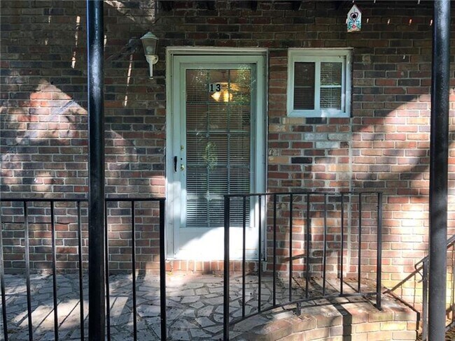 Building Photo - 641 Powder Springs St
