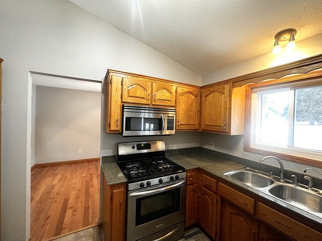 Building Photo - 9403 Lakeside Trl