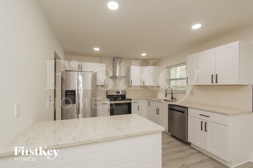 Building Photo - 2408 Gemway Dr