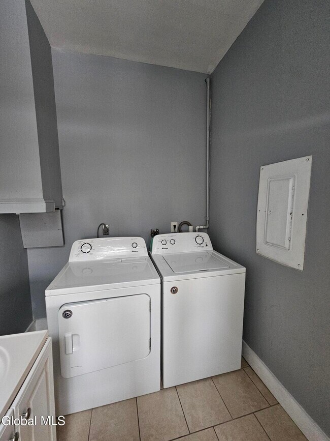 Building Photo - 32 1st St