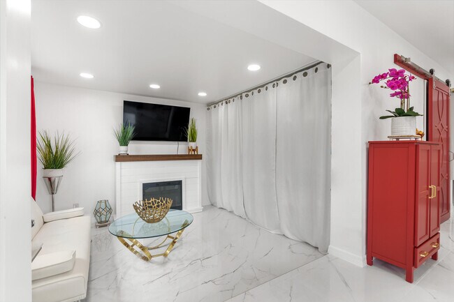 Building Photo - 201 NE 28th Ct