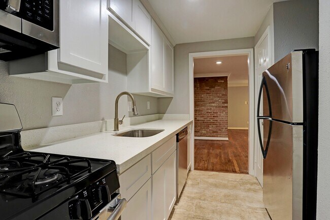 Primary Photo - 2643 Greenbriar Dr