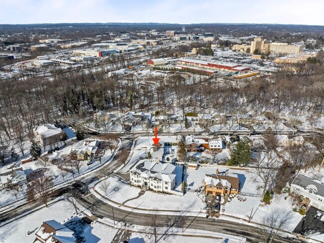 Building Photo - 446 Roedel Plz