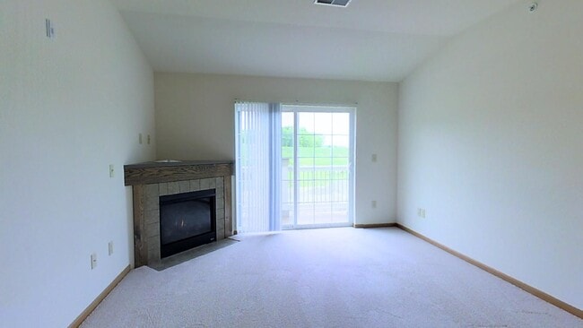 Building Photo - Condo Style Upper 3 Bedroom 2 Bathroom Apartment is Available