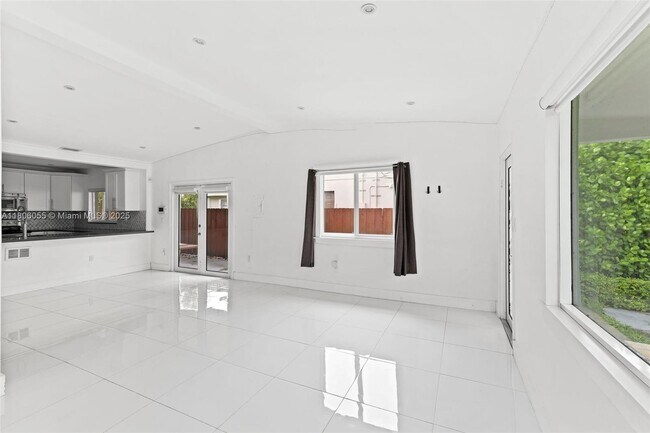 Building Photo - 6432 SW 33rd St