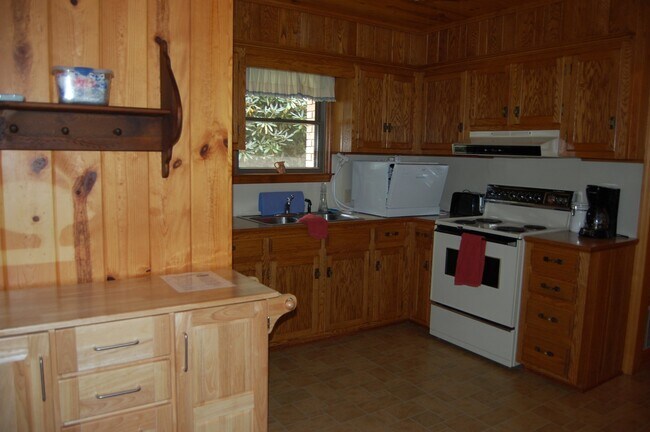 Building Photo - 1089 Aubrey Turner Rd