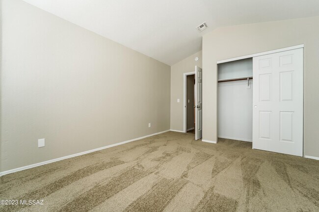 Building Photo - 1486 W Sand Pebble Dr