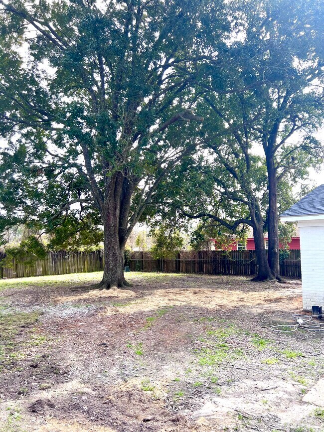 Building Photo - 1206 King Henry Dr