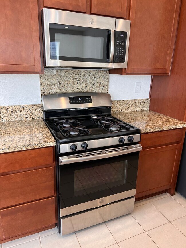 Building Photo - Spacious 3 bedroom home in Fernley