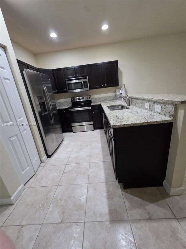 Building Photo - 528 SE 32nd Ave