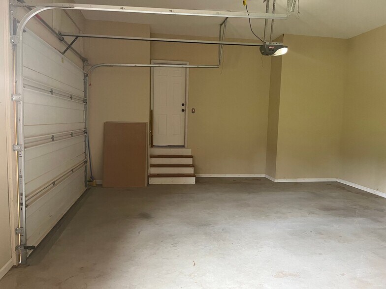 Building Photo - 7455 Hilltop Dr