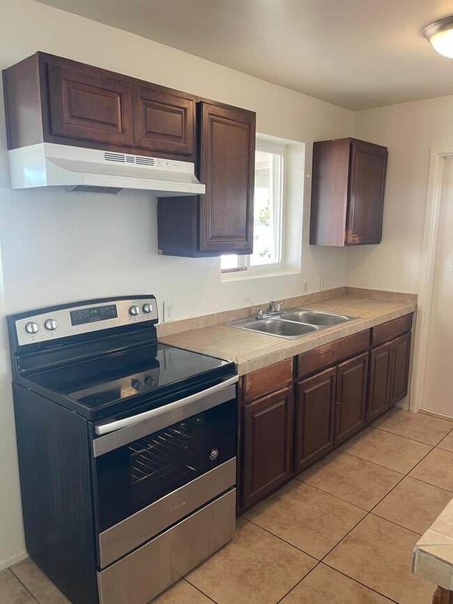 Building Photo - 4602 W Whitton Ave