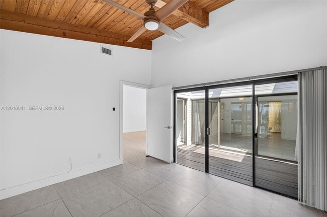 Building Photo - 2619 Parkview Dr S