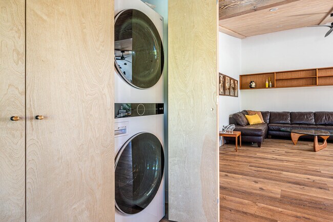 Building Photo - 2748 E Via Escuela