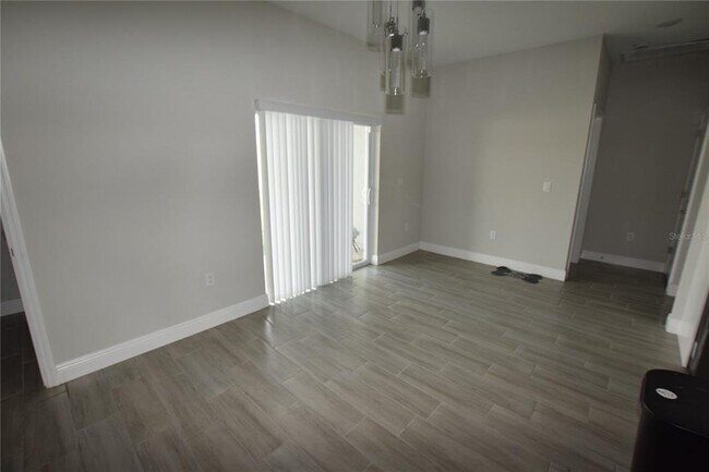 Building Photo - 642 Desmoines Ct