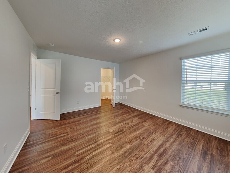 Building Photo - 8421 Northpoint Dr