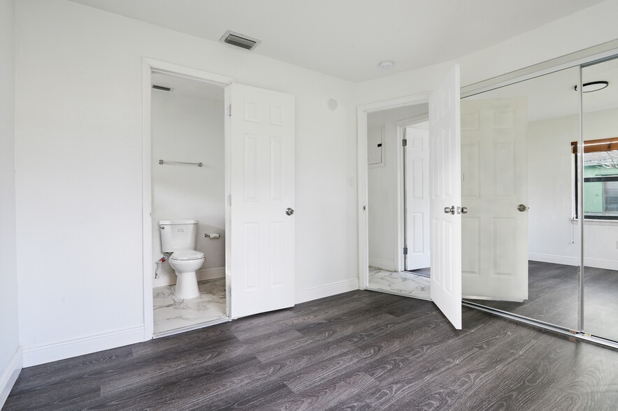 Building Photo - 233 SW 21st St