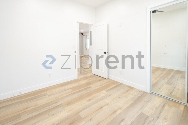Building Photo - Unit