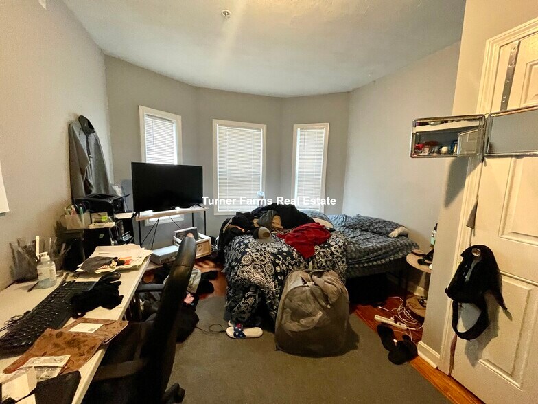 Building Photo - 48 Derby St