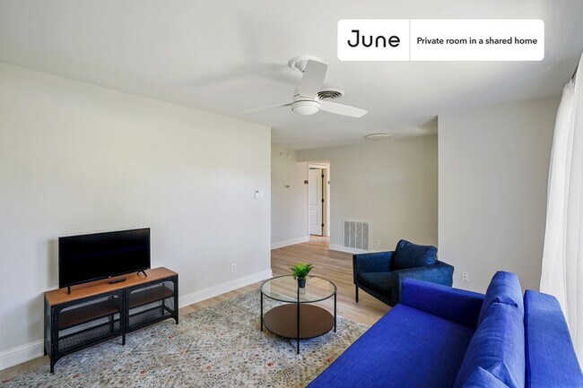 Building Photo - Private bedroom in 4 bed/1 bath Home