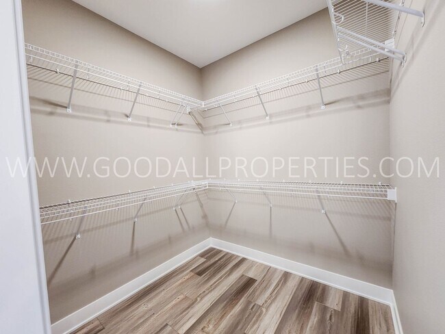 Building Photo - Spacious Waukee Ranch | 4 Bedrooms | 3-Car Garage | Finished Basement